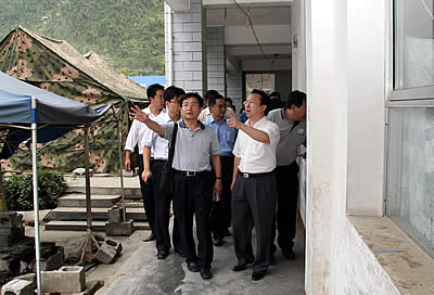 中科院青聯(lián)、團(tuán)委代表回訪中科院青年北川希望小學(xué)原址